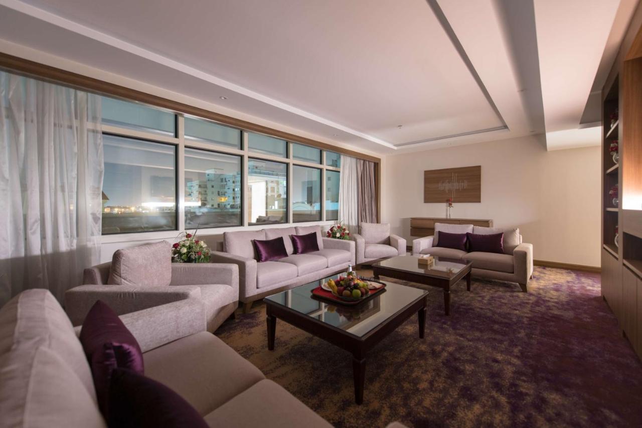 Hôtel Ramada By Wyndham Continental Djeddah Extérieur photo